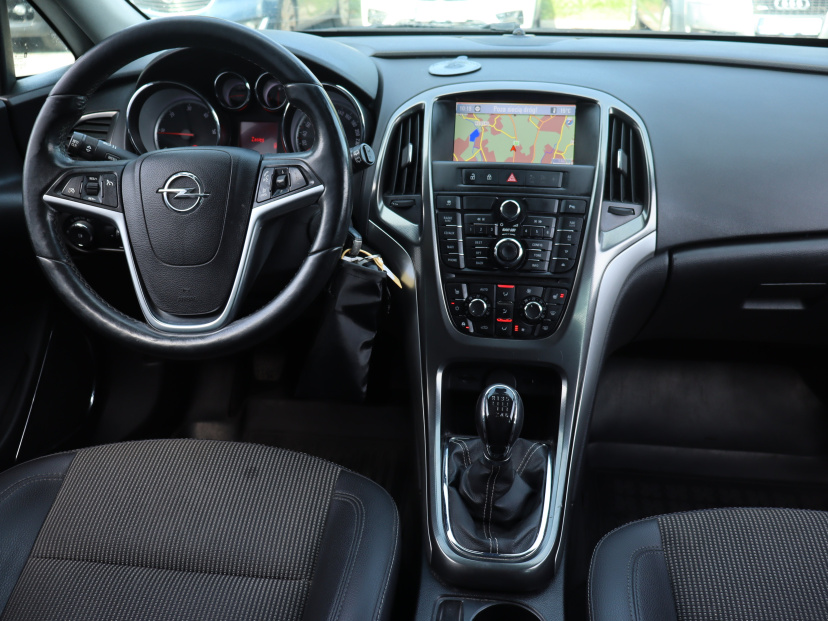 Opel Astra, 2011