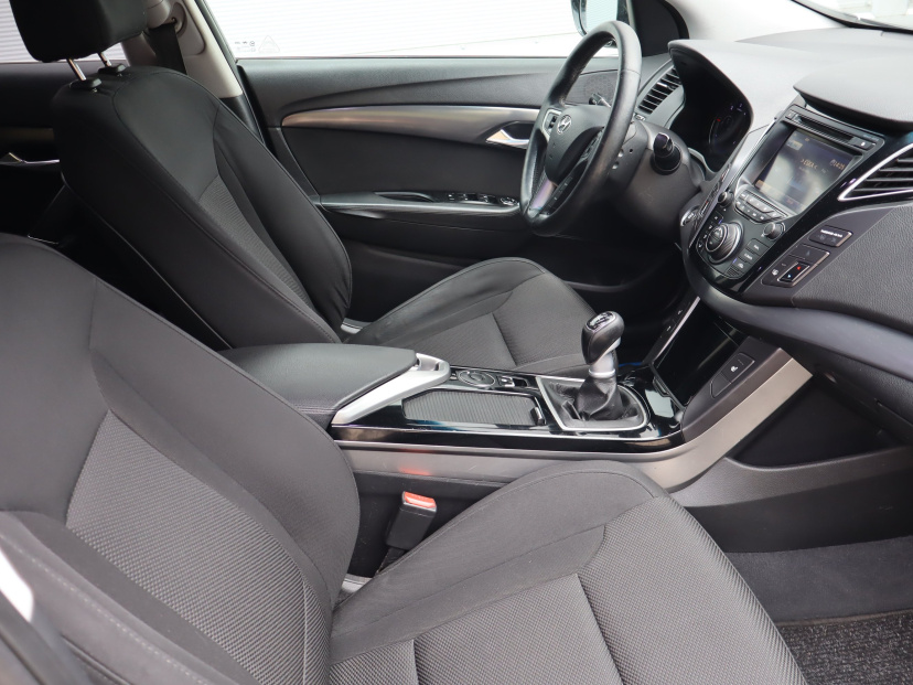 Hyundai i40, 2011
