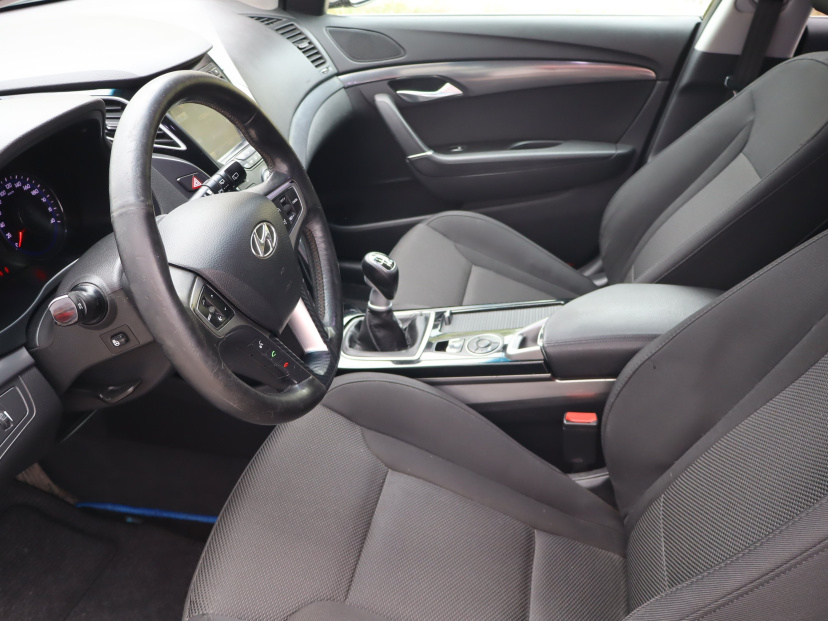 Hyundai i40, 2011