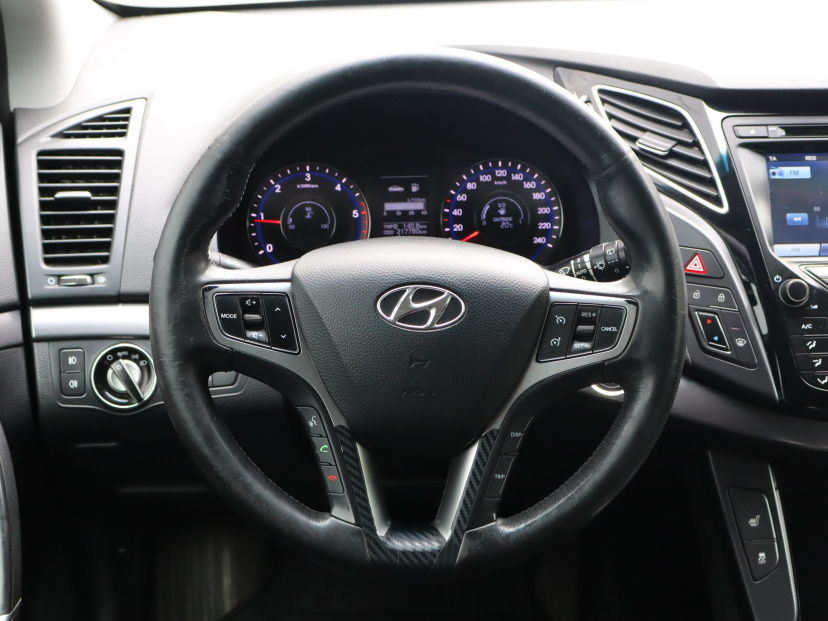 Hyundai i40, 2011