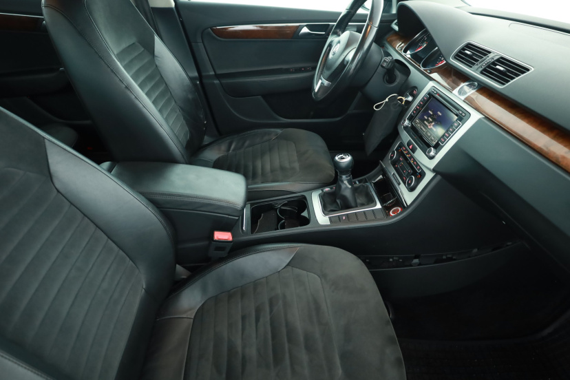 Volkswagen Passat, 2011