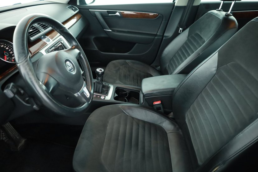 Volkswagen Passat, 2011