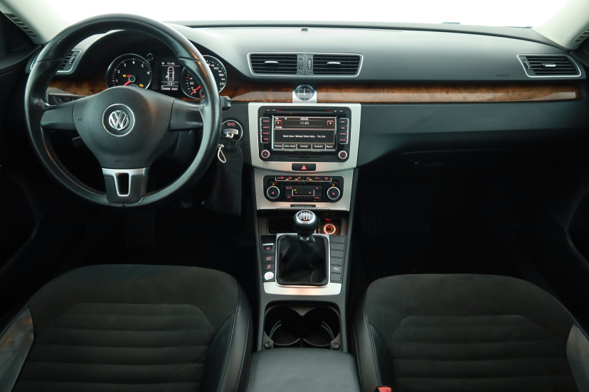 Volkswagen Passat, 2011