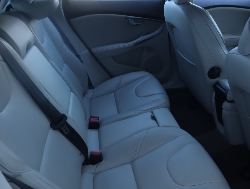 Volvo V40 Cross Country, 2014