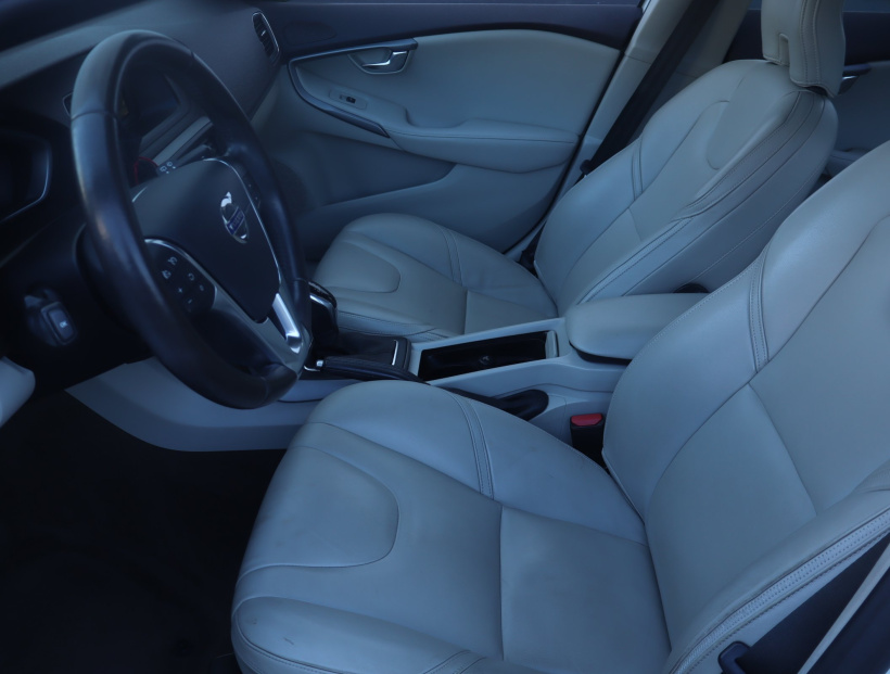 Volvo V40 Cross Country, 2014