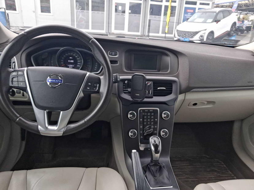 Volvo V40 Cross Country, 2014