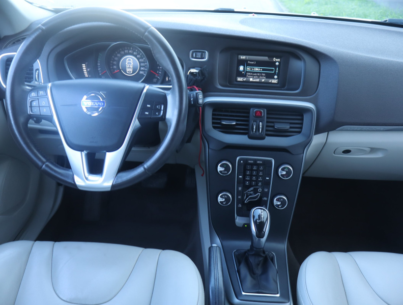 Volvo V40 Cross Country, 2014