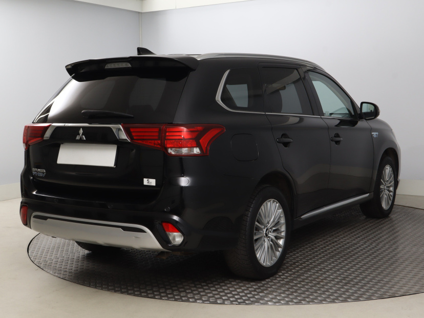 Mitsubishi Outlander, 2021