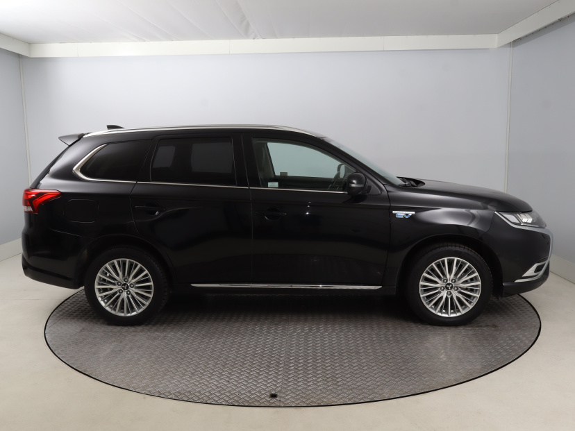 Mitsubishi Outlander, 2021