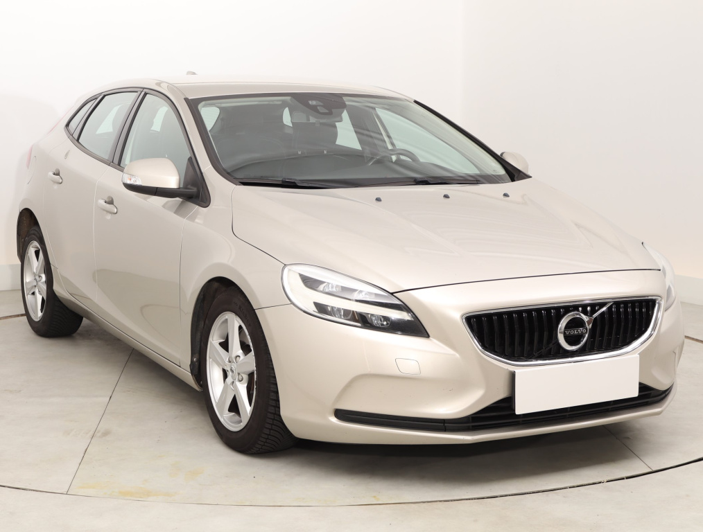 Volvo V40, 2016