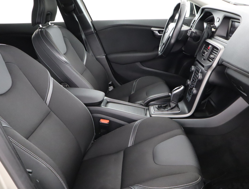 Volvo V40, 2016