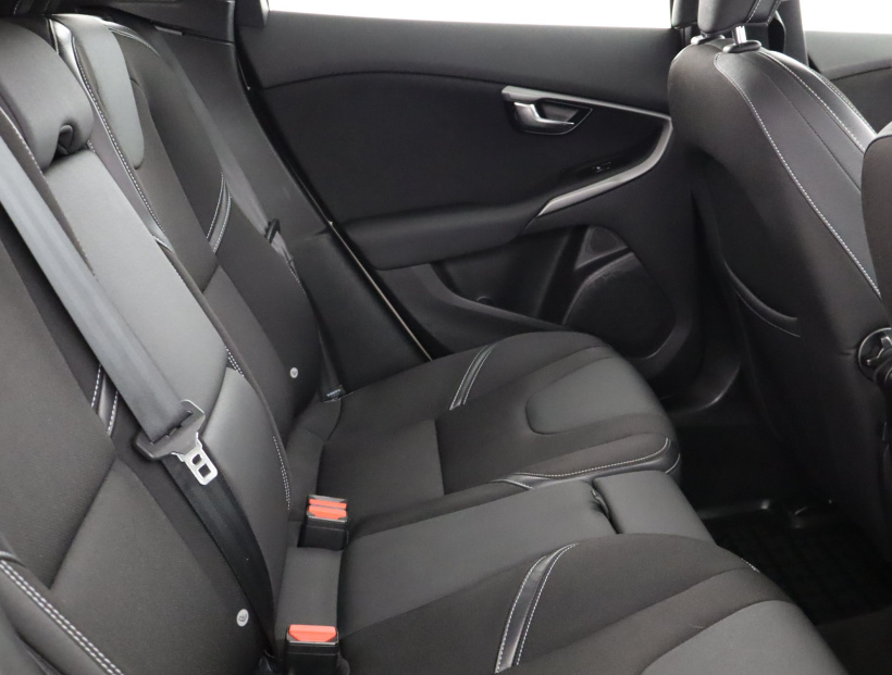 Volvo V40, 2016