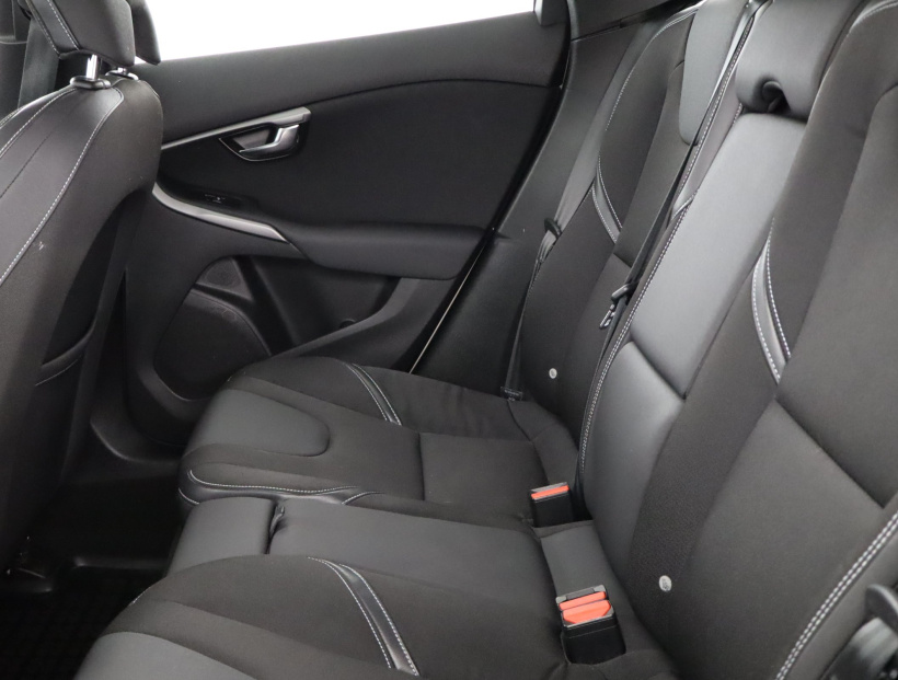 Volvo V40, 2016