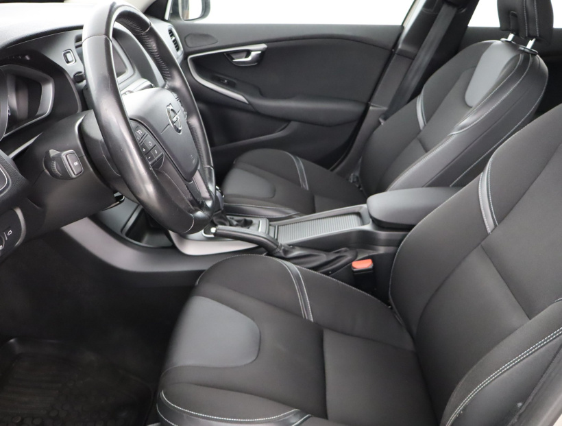 Volvo V40, 2016