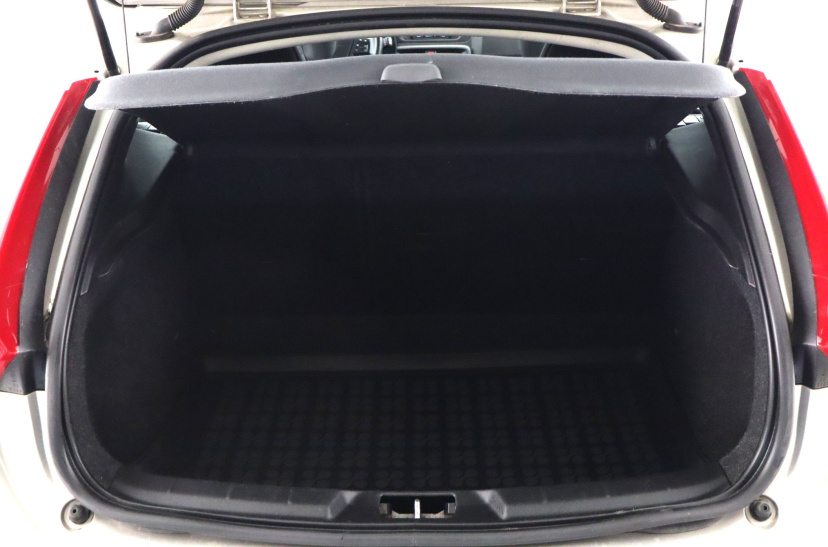 Volvo V40, 2016