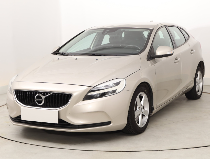 Volvo V40, 2016