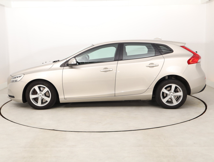 Volvo V40, 2016