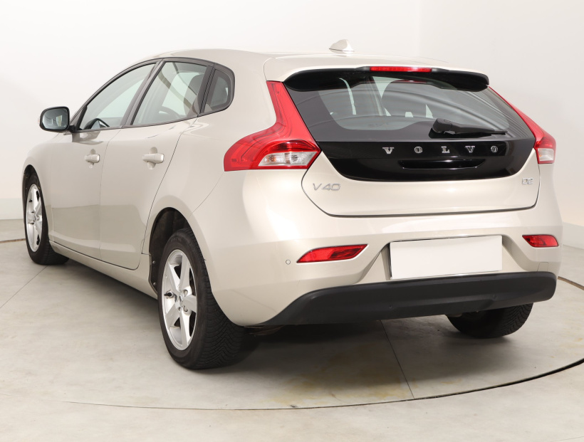 Volvo V40, 2016