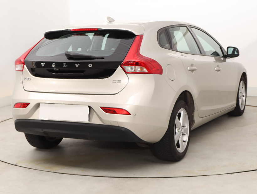 Volvo V40, 2016