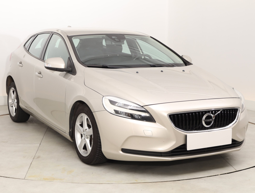 Volvo V40, 2016