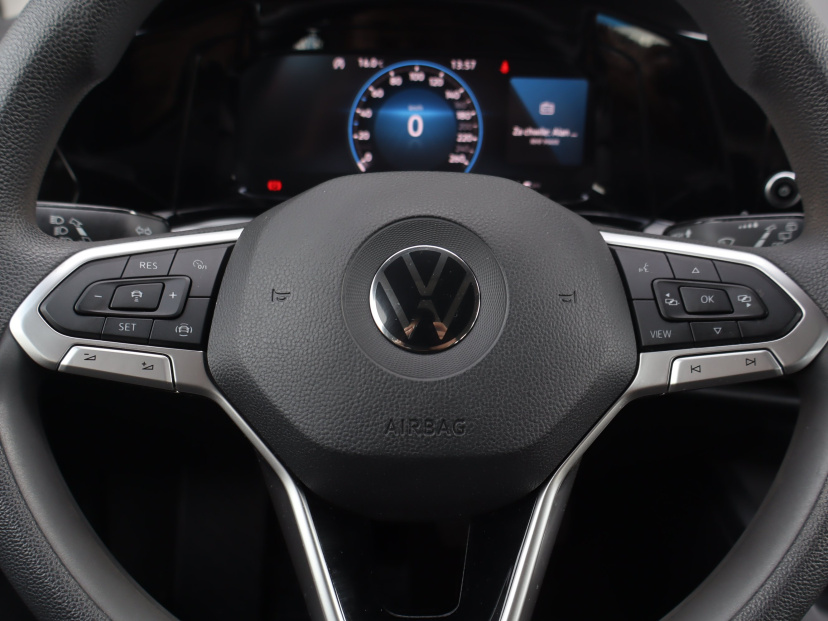 Volkswagen Golf, 2022