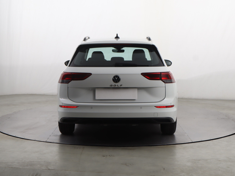 Volkswagen Golf, 2022