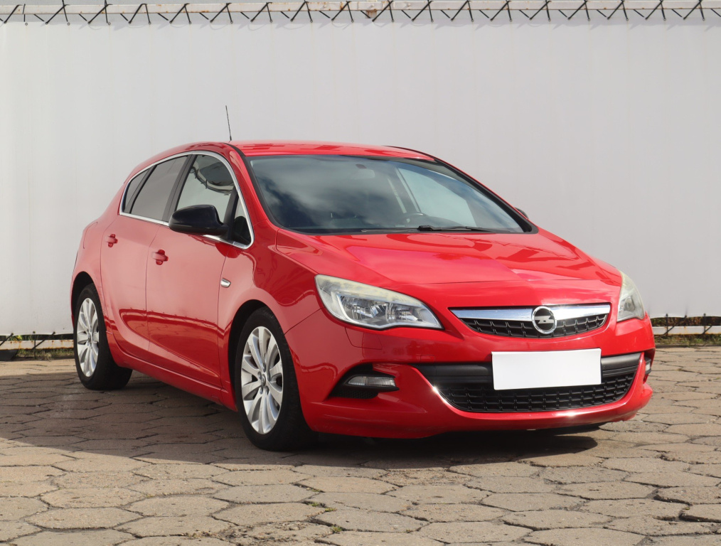 Opel Astra, 2011