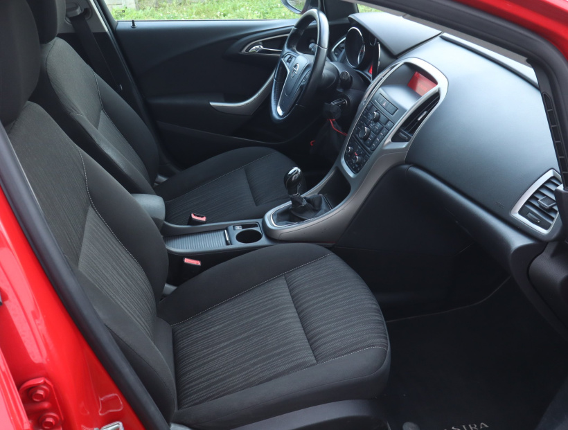 Opel Astra, 2011