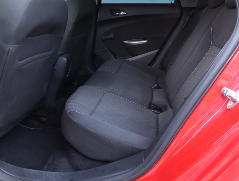 Opel Astra, 2011