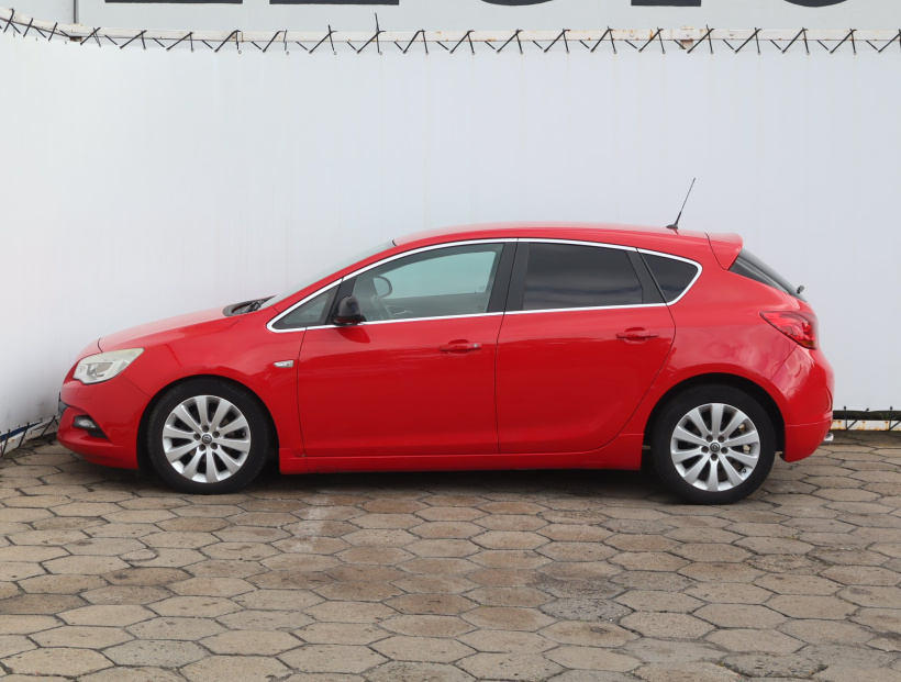 Opel Astra, 2011