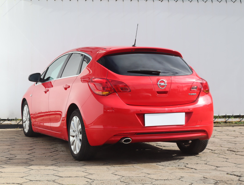 Opel Astra, 2011