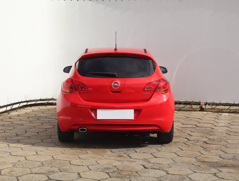 Opel Astra, 2011