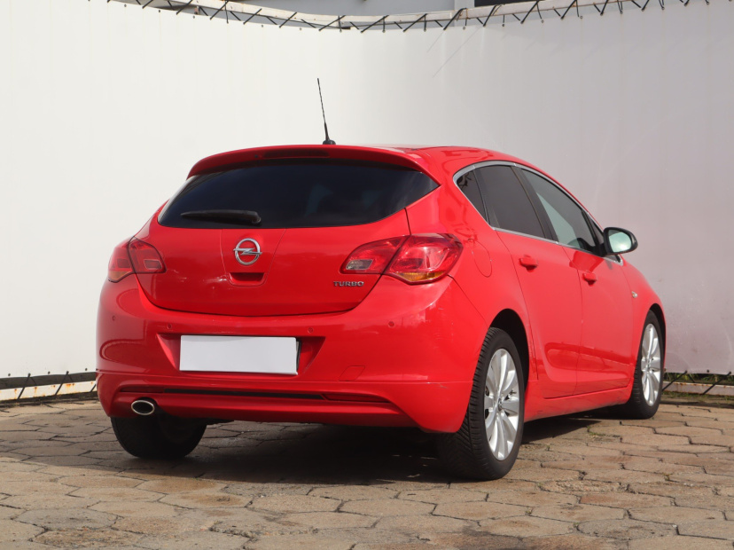 Opel Astra, 2011