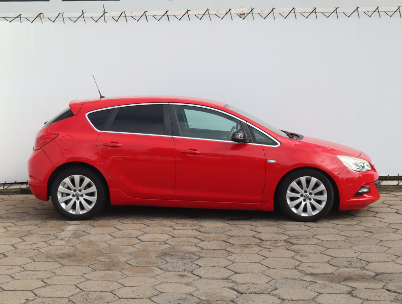 Opel Astra, 2011