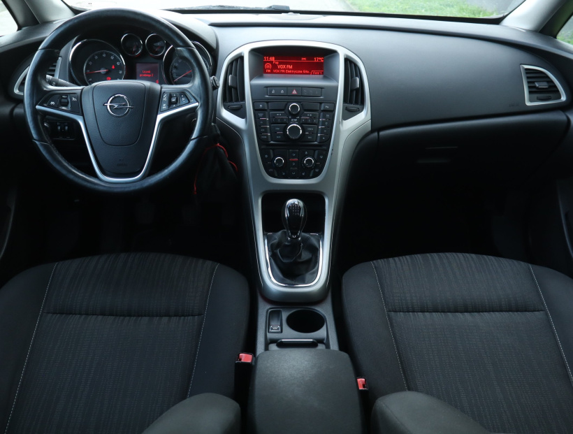 Opel Astra, 2011