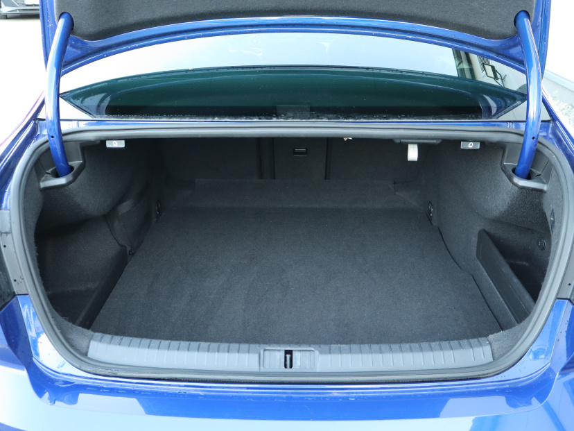 Volkswagen Passat, 2022