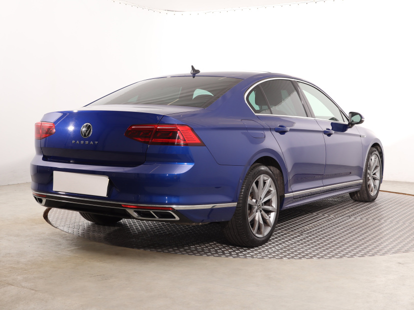 Volkswagen Passat, 2022
