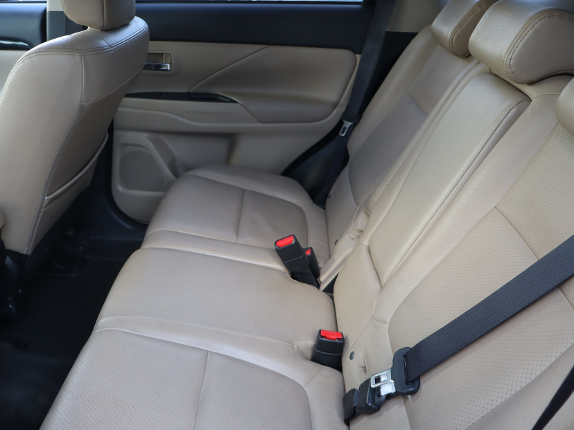 Mitsubishi Outlander, 2016