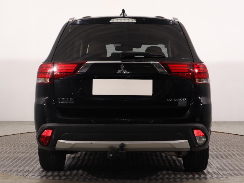 Mitsubishi Outlander, 2016