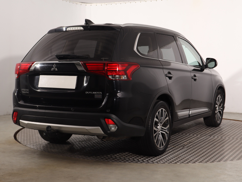 Mitsubishi Outlander, 2016