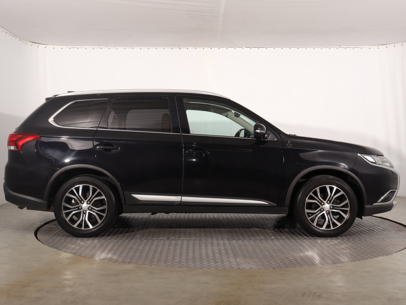 Mitsubishi Outlander, 2016