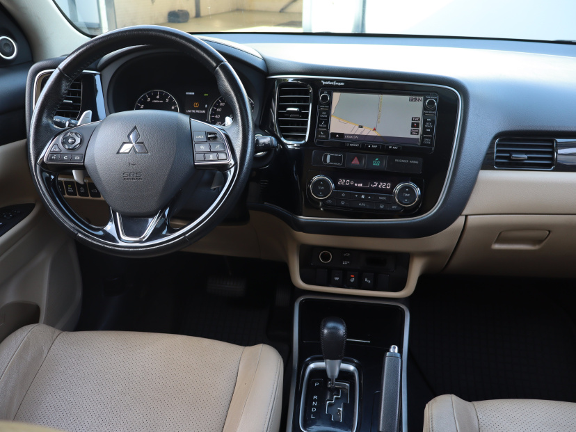 Mitsubishi Outlander, 2016