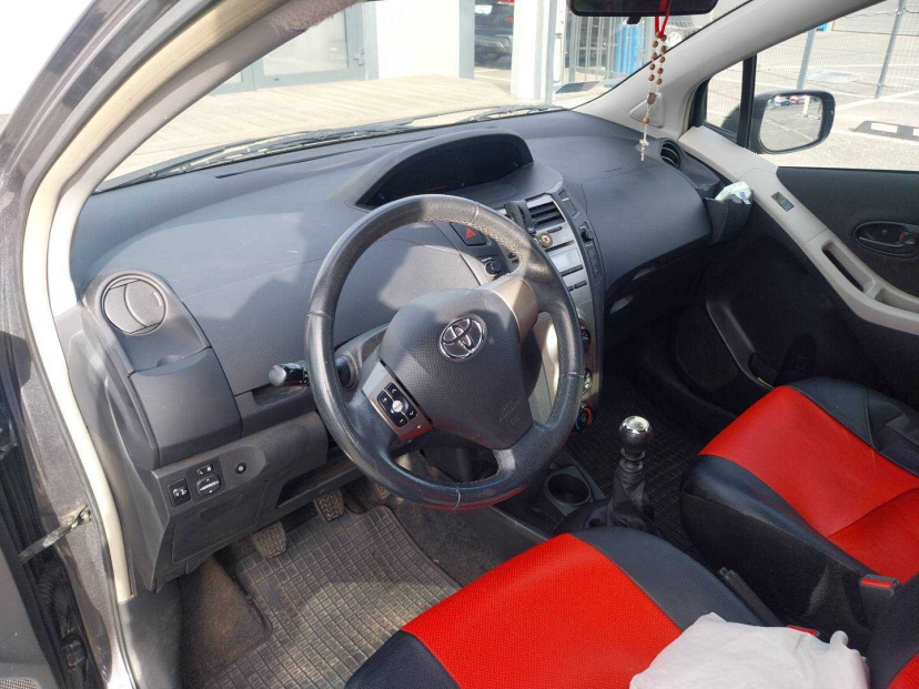 Toyota Yaris, 2011