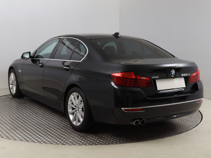 BMW 5, 2015