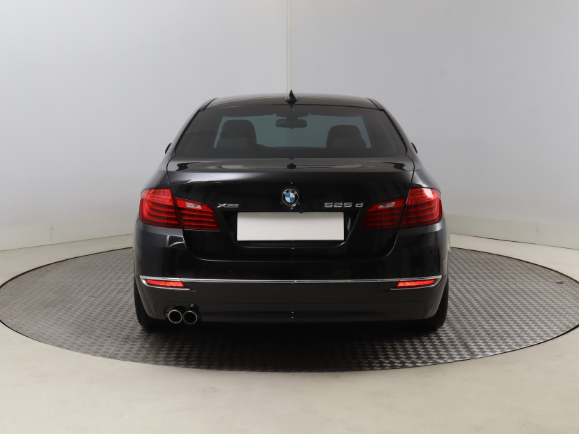 BMW 5, 2015