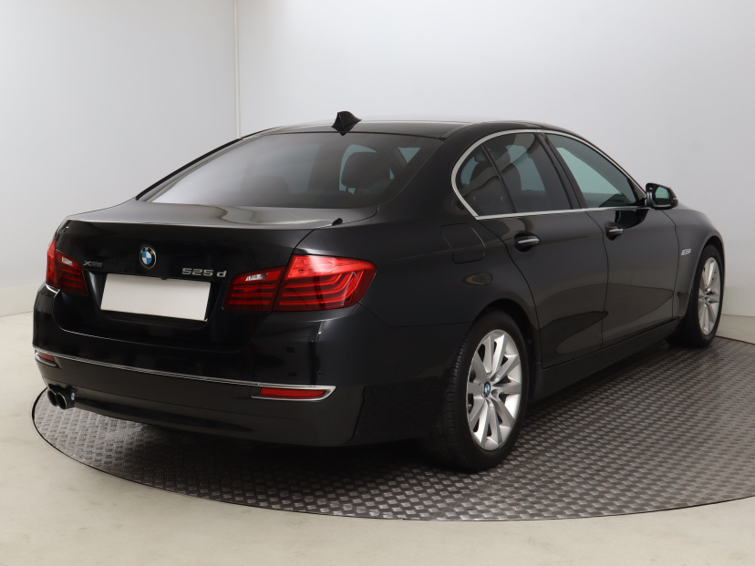 BMW 5, 2015
