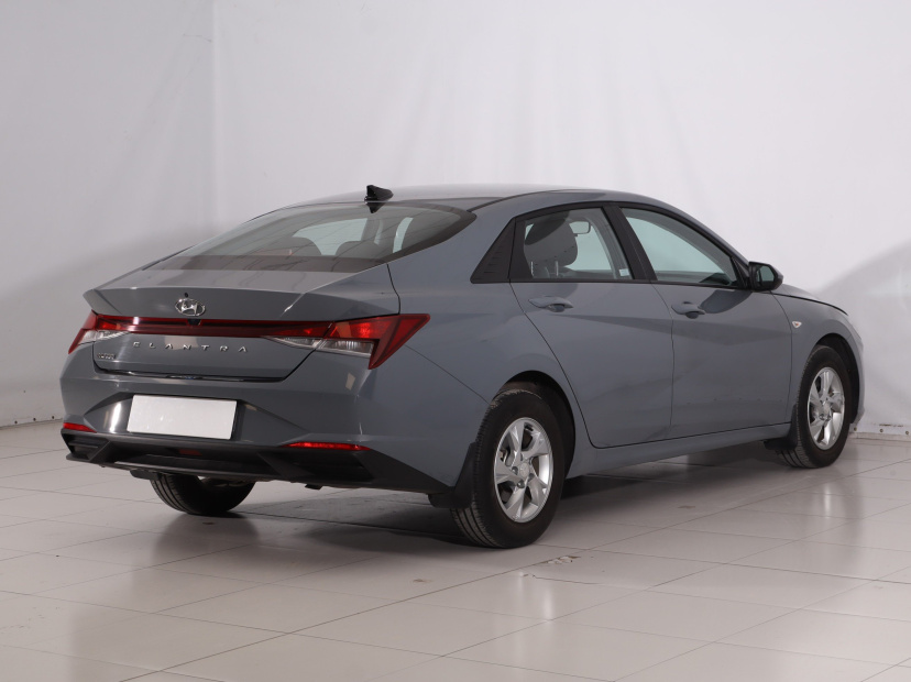 Hyundai Elantra, 2022