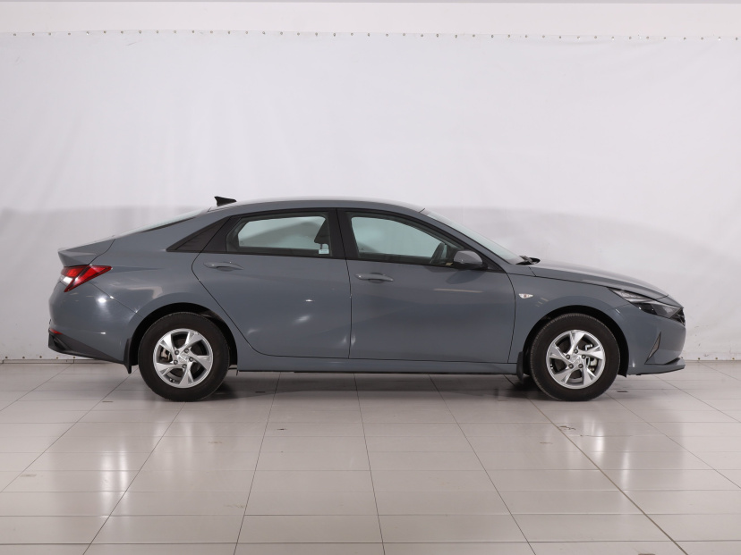 Hyundai Elantra, 2022