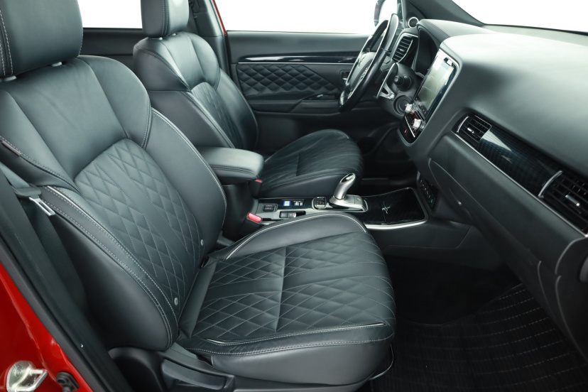 Mitsubishi Outlander, 2020