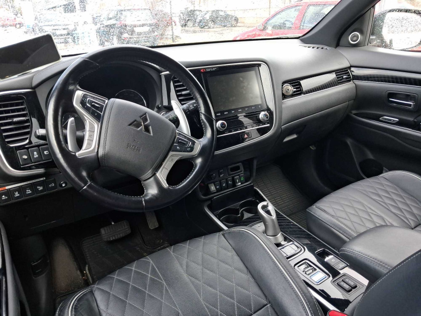 Mitsubishi Outlander, 2020